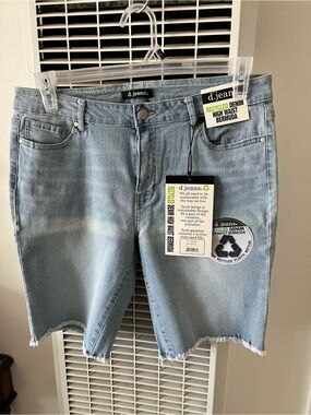 d. jeans Light Wash High-Rise Bermuda Shorts Size 14